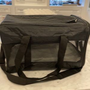 Sherpa pet carrier size Large for medium animal